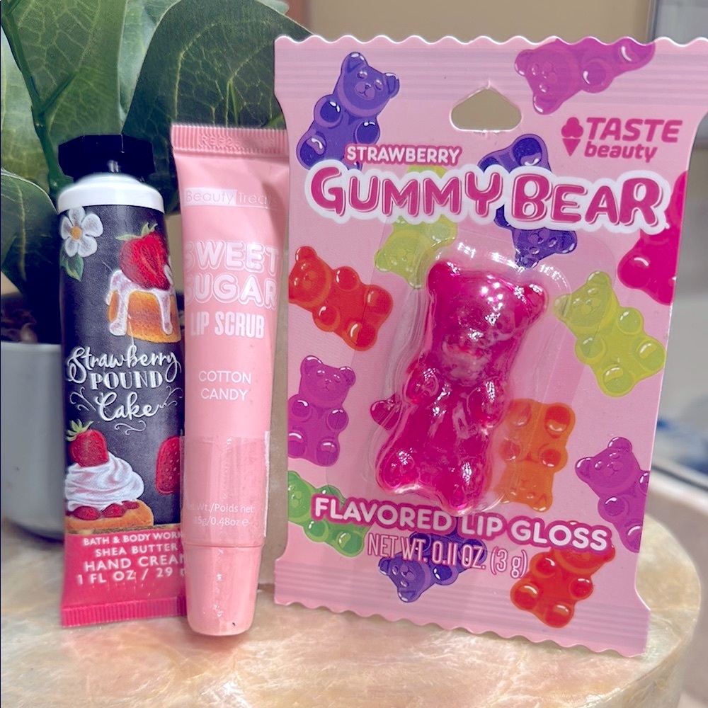 SALE🐣Strawberry Pound Cake Hand Cream and Sweet Sugar Lip Scrub Set